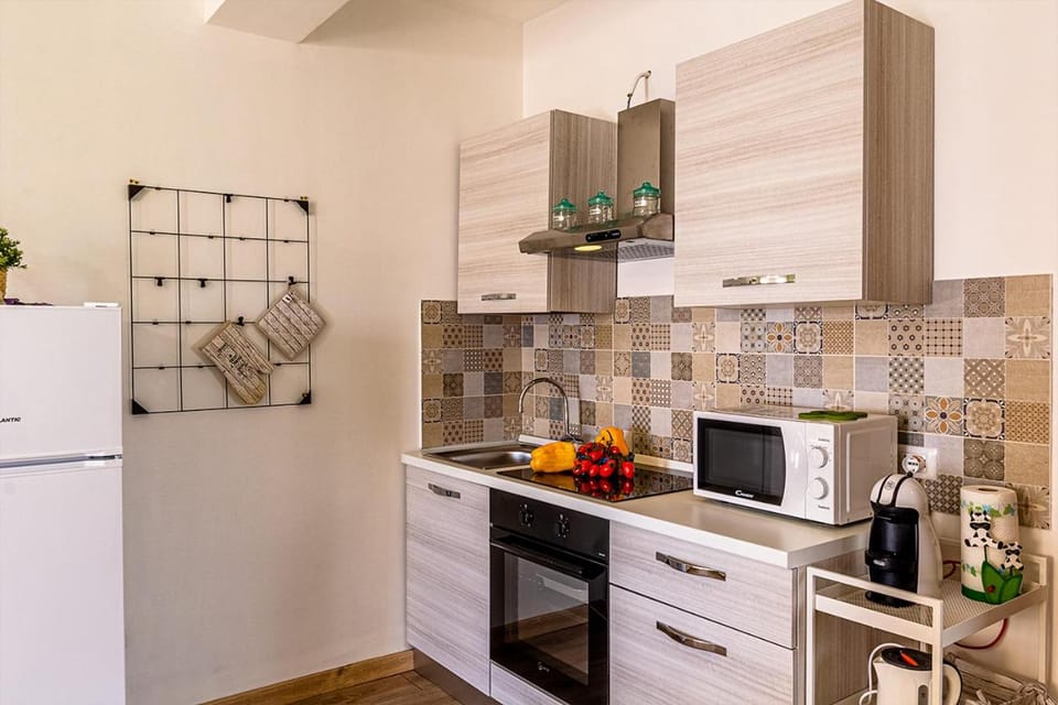 Coffee/tea facilities, Kitchen or kitchenette, pet friendly, stove