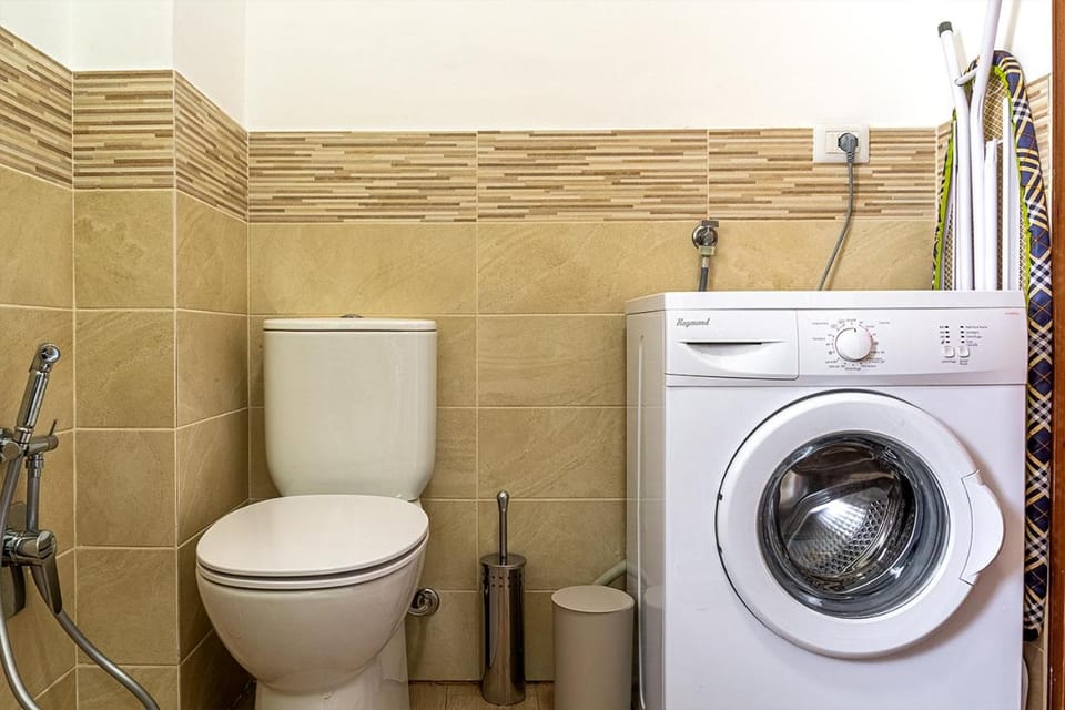 Toilet, Bathroom, washing machine