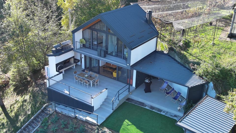 Property building, Patio, Day, Garden, Dining area