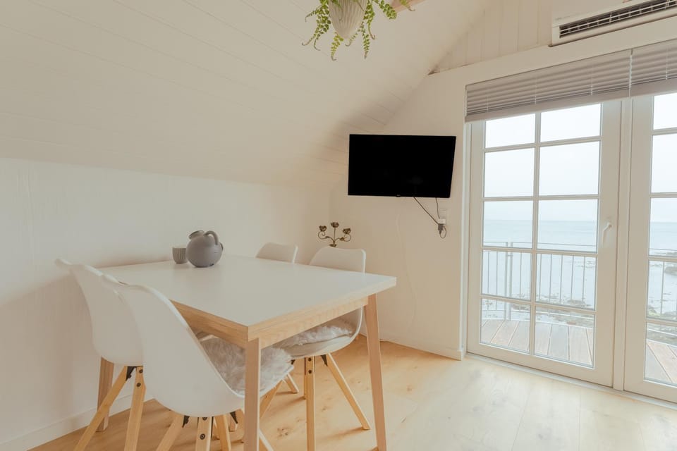 TV and multimedia, Dining area, air conditioner
