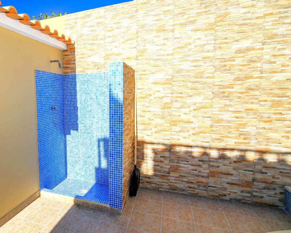 Shower, Swimming pool