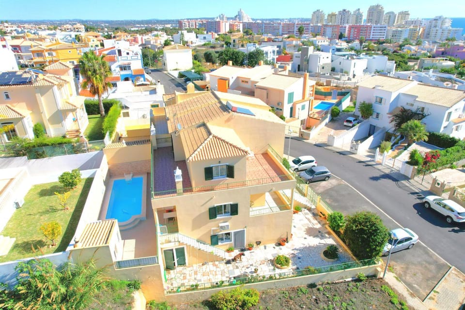 Property building, Bird's eye view, Street view, Location, Parking