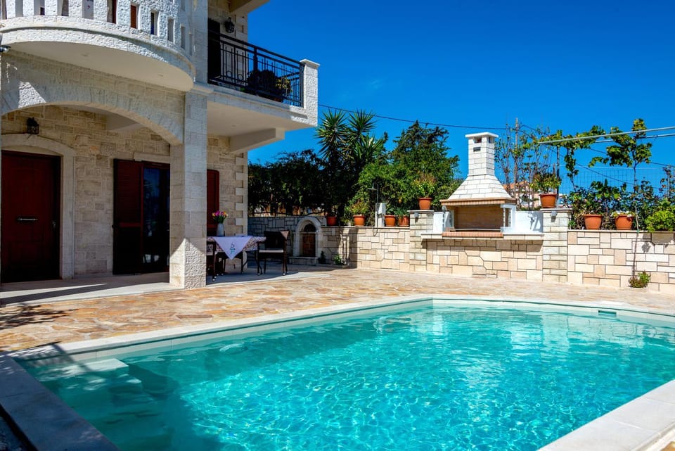 BBQ facilities, Swimming pool