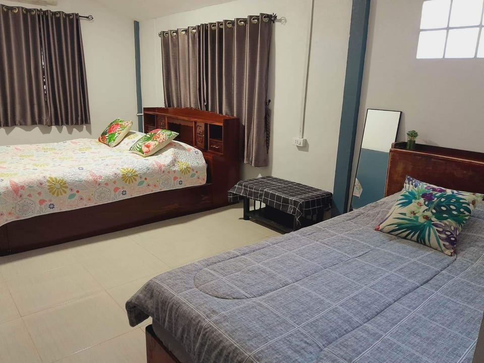 บ้านนภภูเกตส์เฮ้าส์ House in Thailand