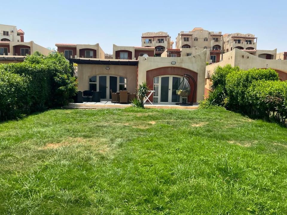 Property building, Day, Garden, Garden view