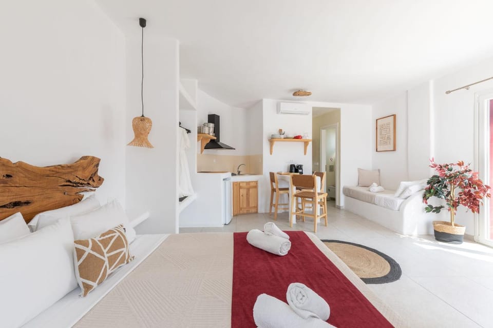 Photo of the whole room, Bedroom, towels