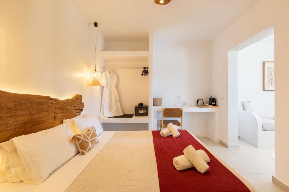 Bed, Bathroom, Photo of the whole room, Bedroom, towels