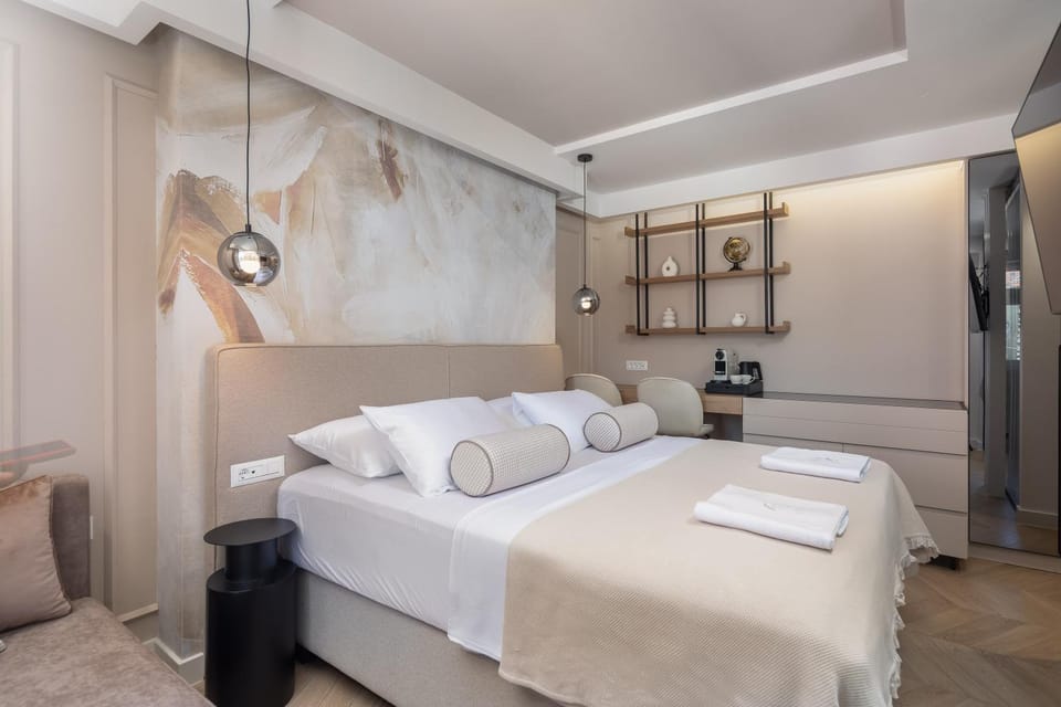 Bed, TV and multimedia, Photo of the whole room, Bedroom, towels, wardrobe