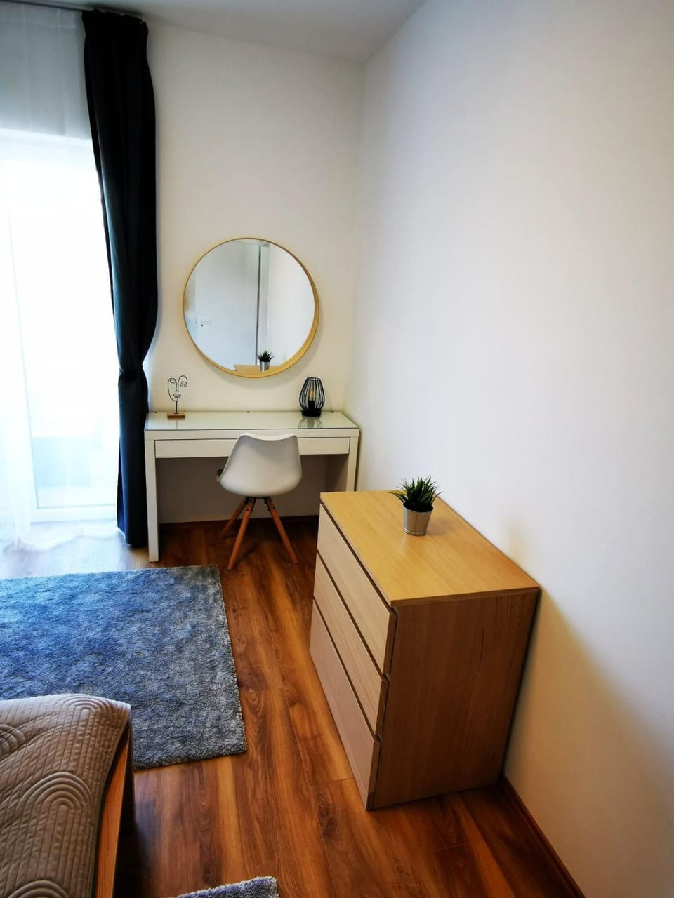 Seating area, Bedroom