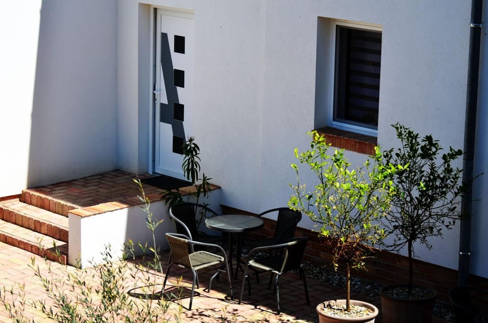 Patio, Dining area