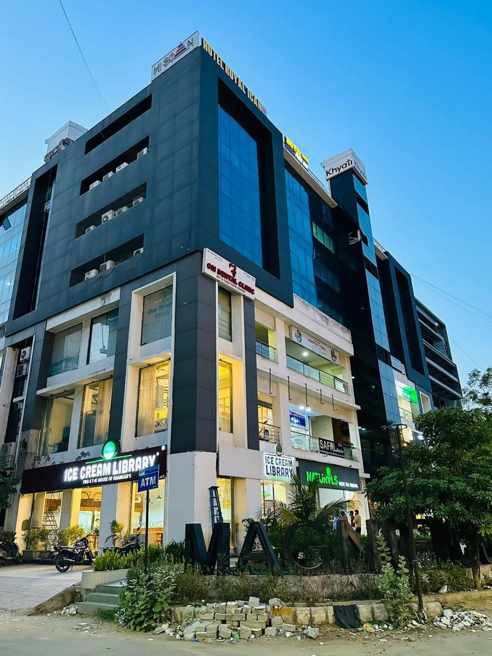 Property building, Facade/entrance