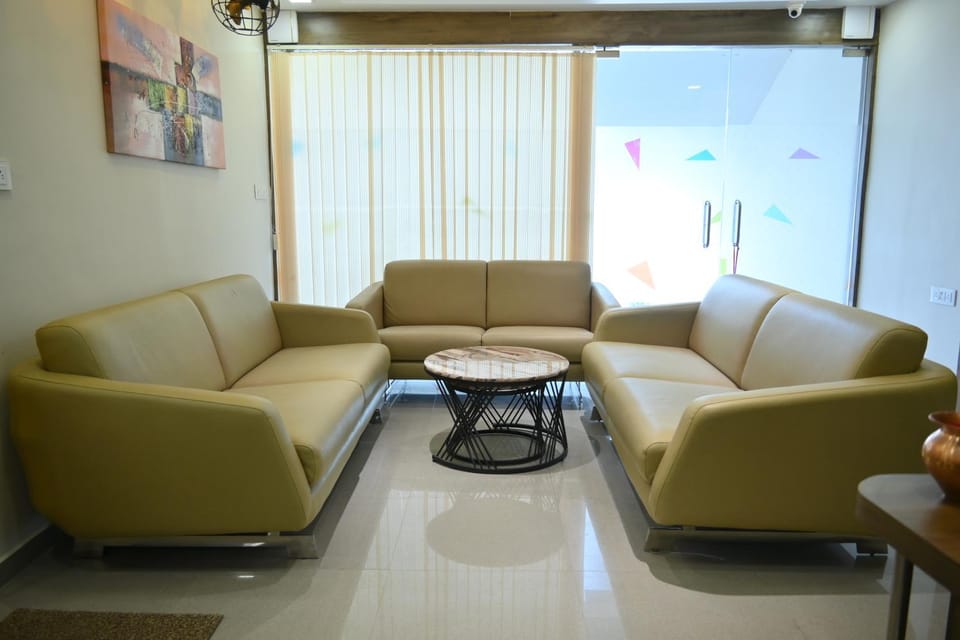 Communal lounge/ TV room, Lobby or reception