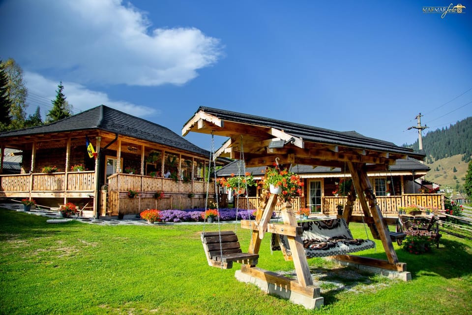 Property building, Natural landscape, Garden, Garden view, Mountain view