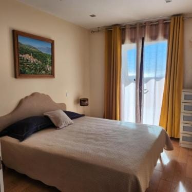 Bed, Bedroom, Sea view