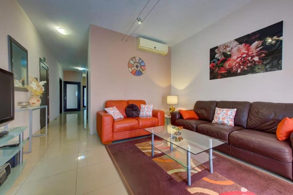 TV and multimedia, Living room, Seating area, air conditioner