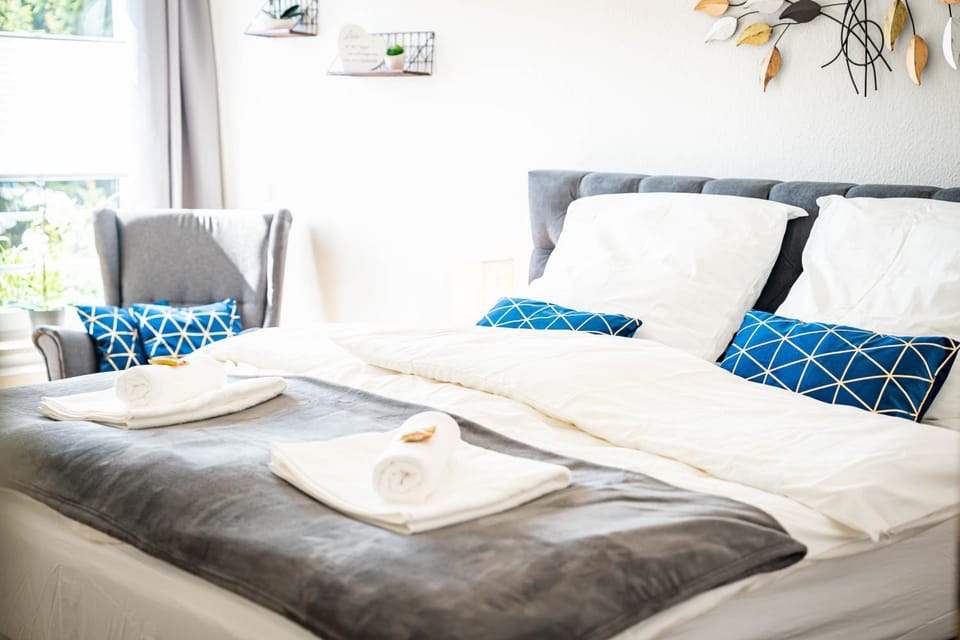 Bed, Photo of the whole room, Bedroom, towels