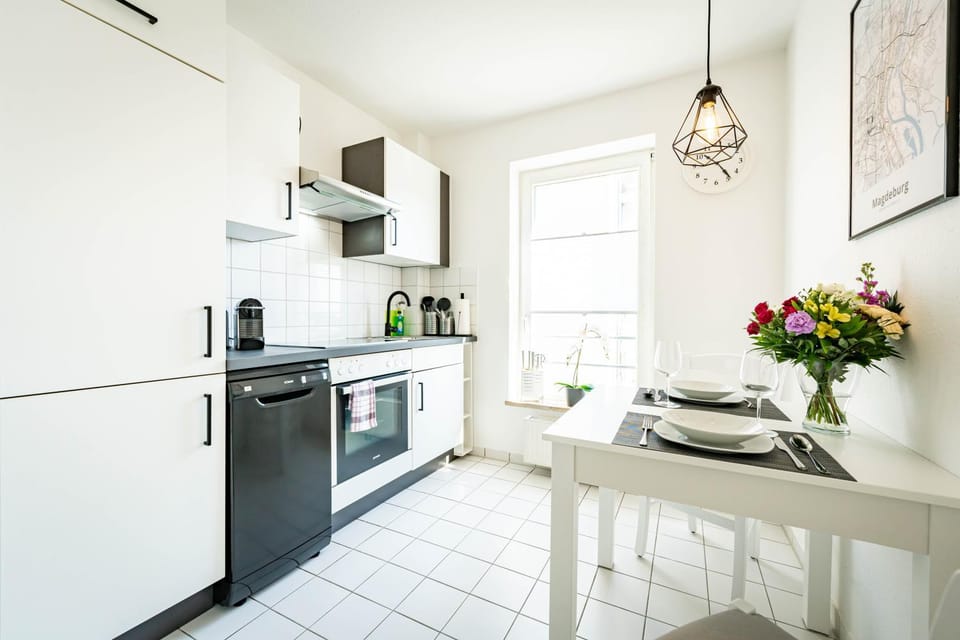 Kitchen or kitchenette, Dining area, dishwasher, pet friendly, stove, toaster