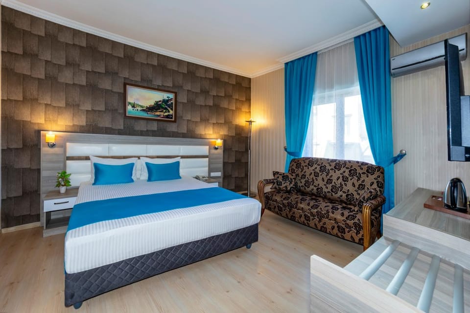 Living room, Photo of the whole room, Seating area, Bedroom