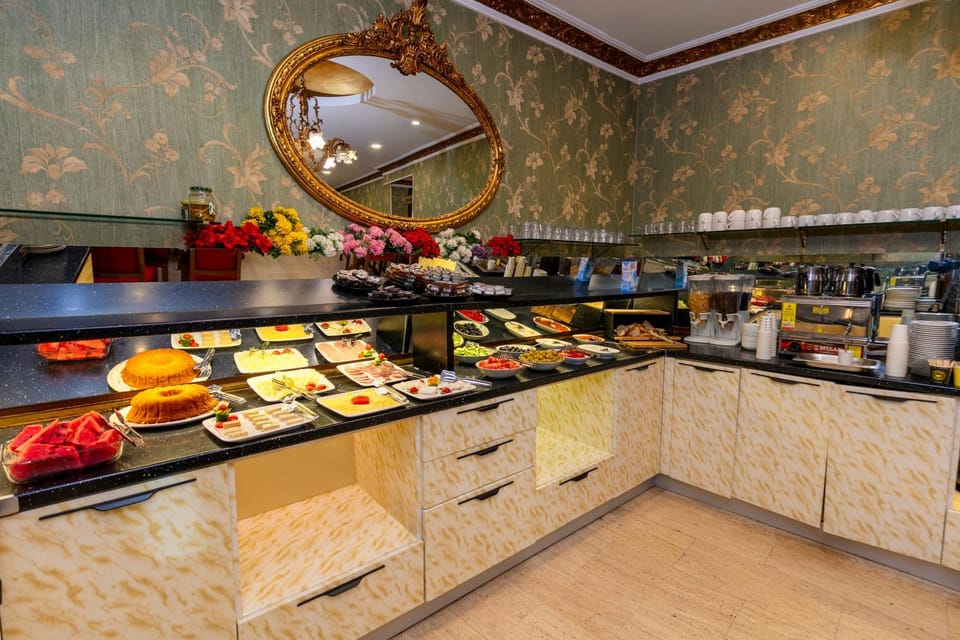 Restaurant/places to eat, Kitchen or kitchenette, Food and drinks, On site, Food, Buffet breakfast, minibar