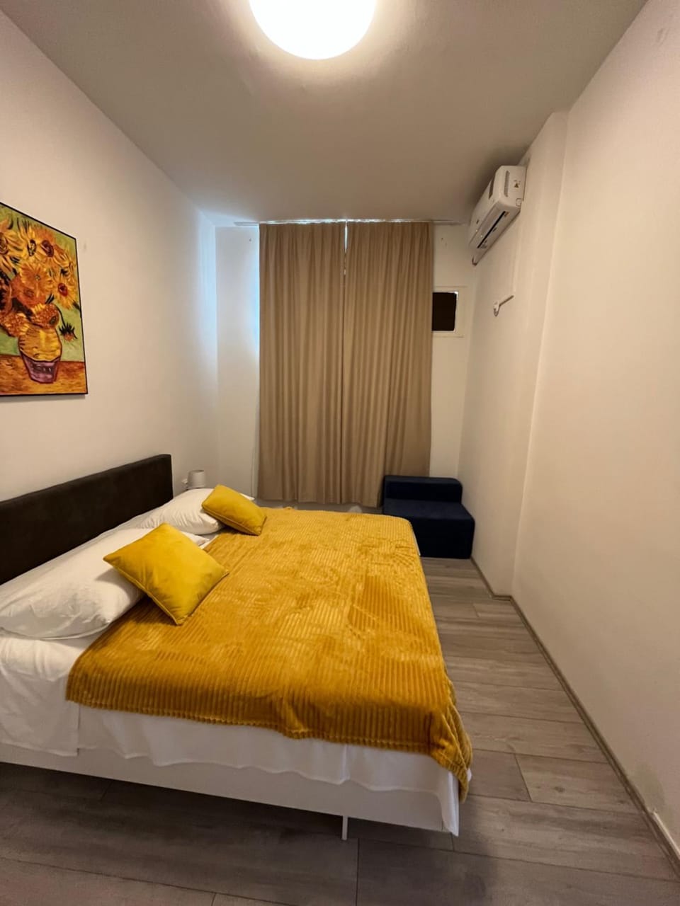 Bed, Bedroom, air conditioner