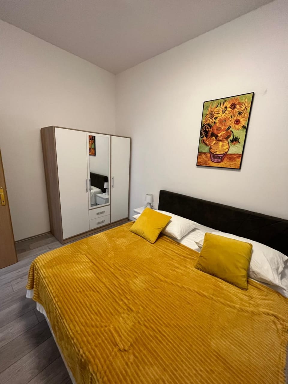 Bed, Photo of the whole room, Bedroom, wardrobe