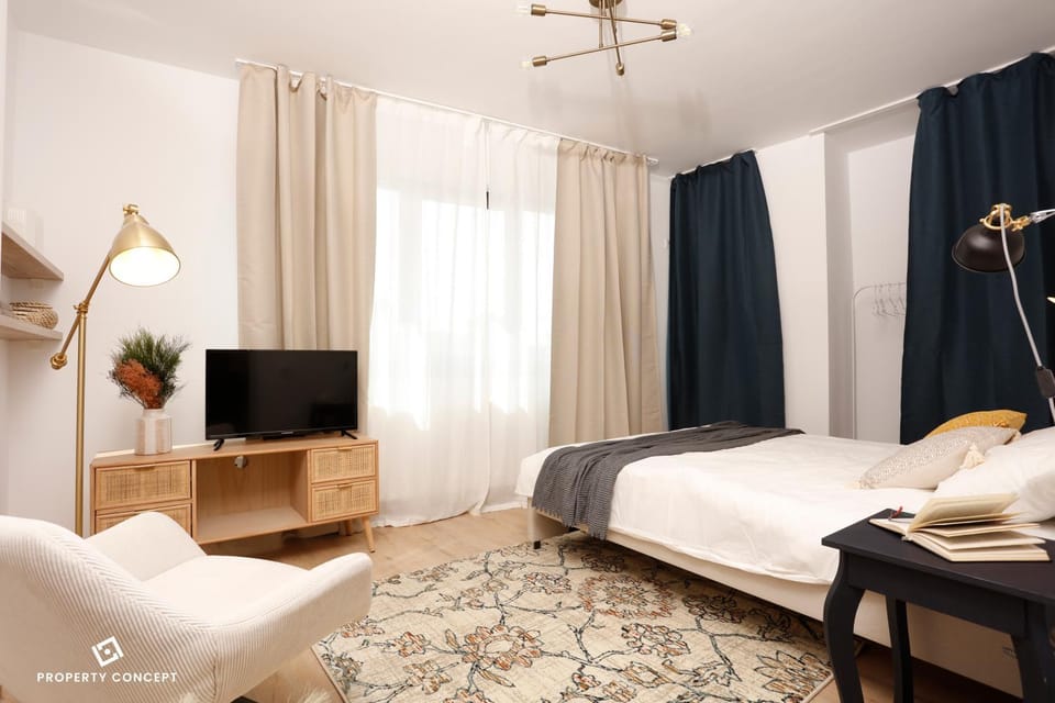 Communal lounge/ TV room, Bed, Photo of the whole room, Evening entertainment, Bedroom