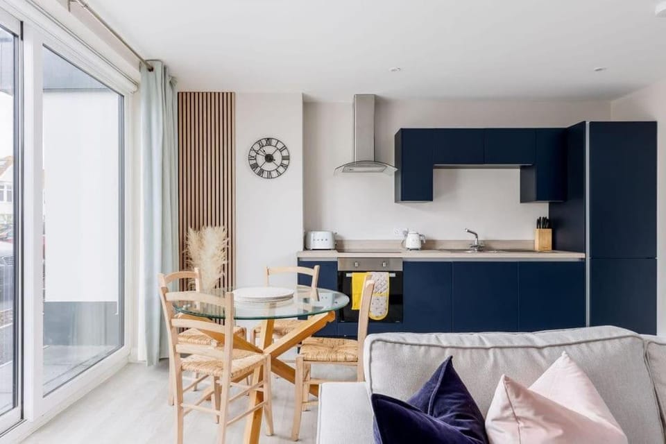 Kitchen or kitchenette, Seating area