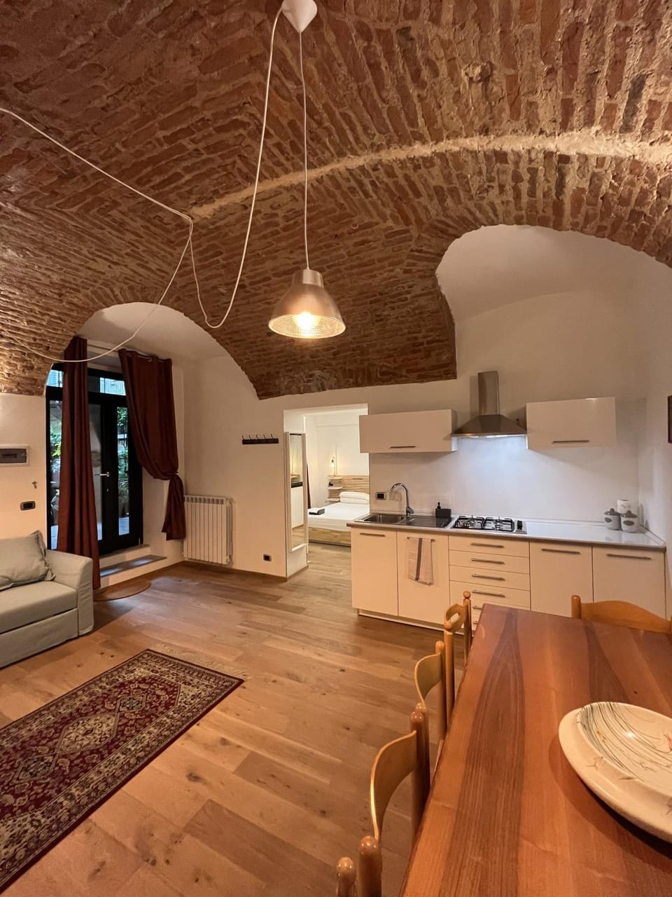 Kitchen or kitchenette, Dining area, minibar, stove