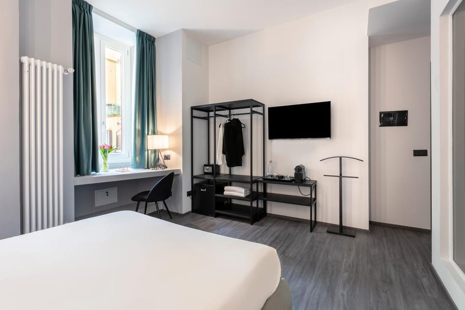 Bed, Photo of the whole room, Bedroom, hair dresser, wardrobe