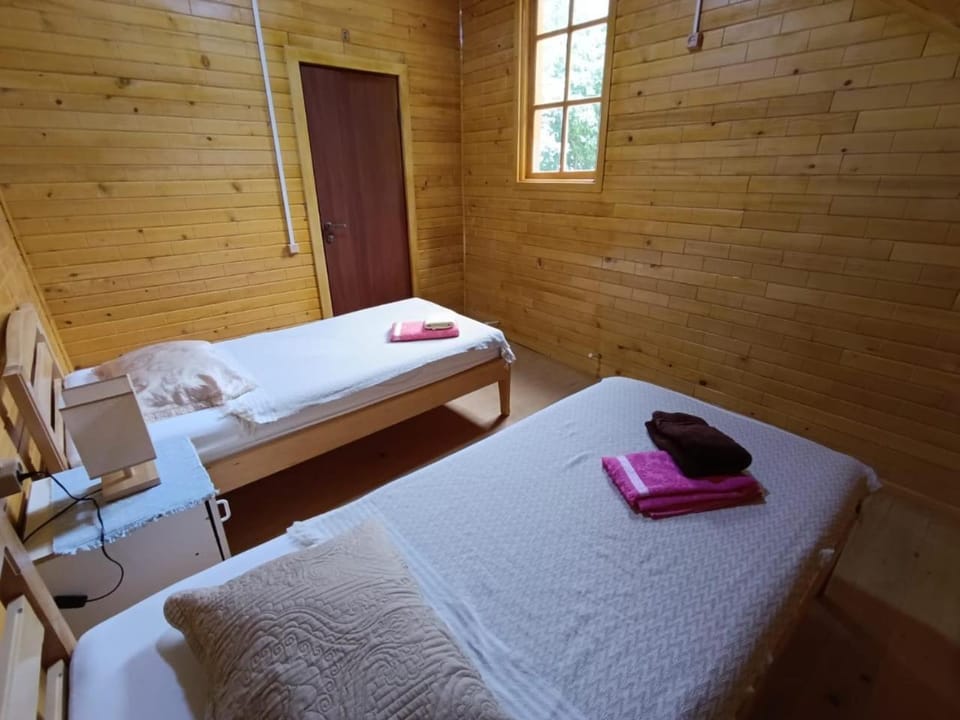 Bedroom, towels