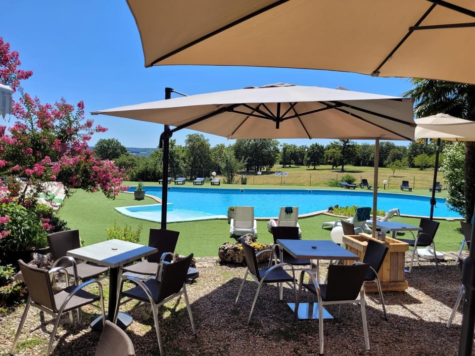 Restaurant/places to eat, Lounge or bar, Swimming pool