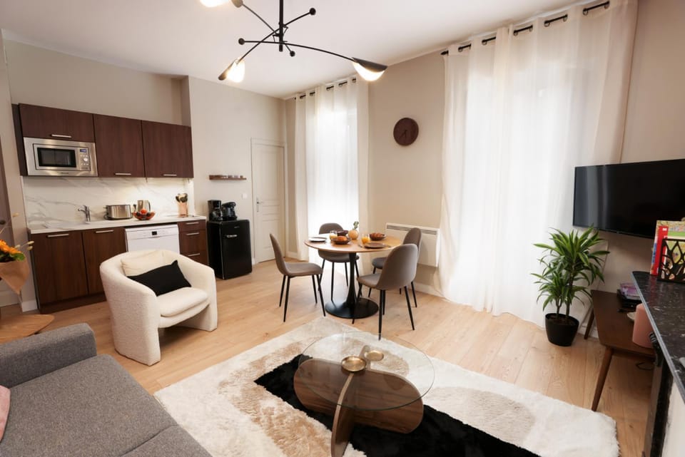 TV and multimedia, Kitchen or kitchenette, Living room