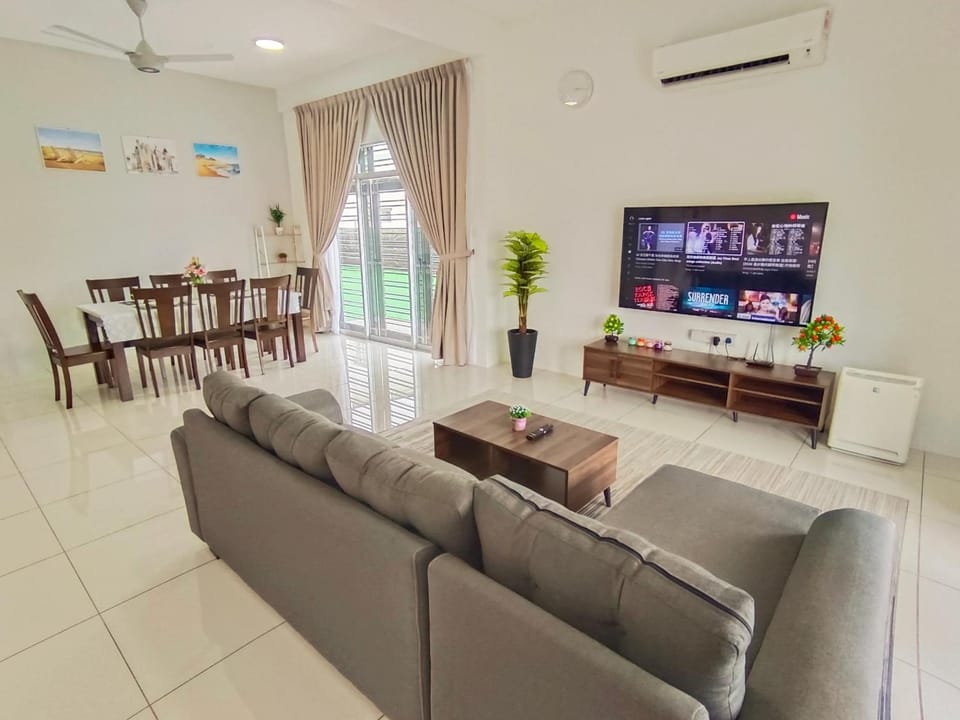 Yarra Park, Up to 10 Pax, 5 Bedrooms, 4 Bathrooms, 2 Car Parks by Star Home House in Kedah