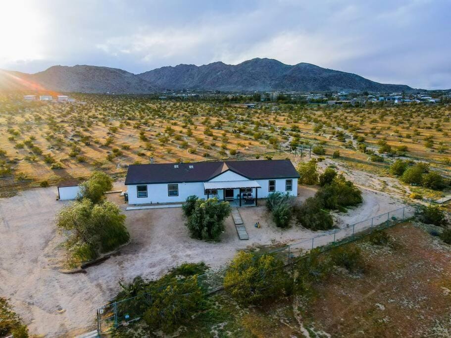 Ranch W/ Jacuzzi, Hammocks, & 360 Mountain Views House in Southern California