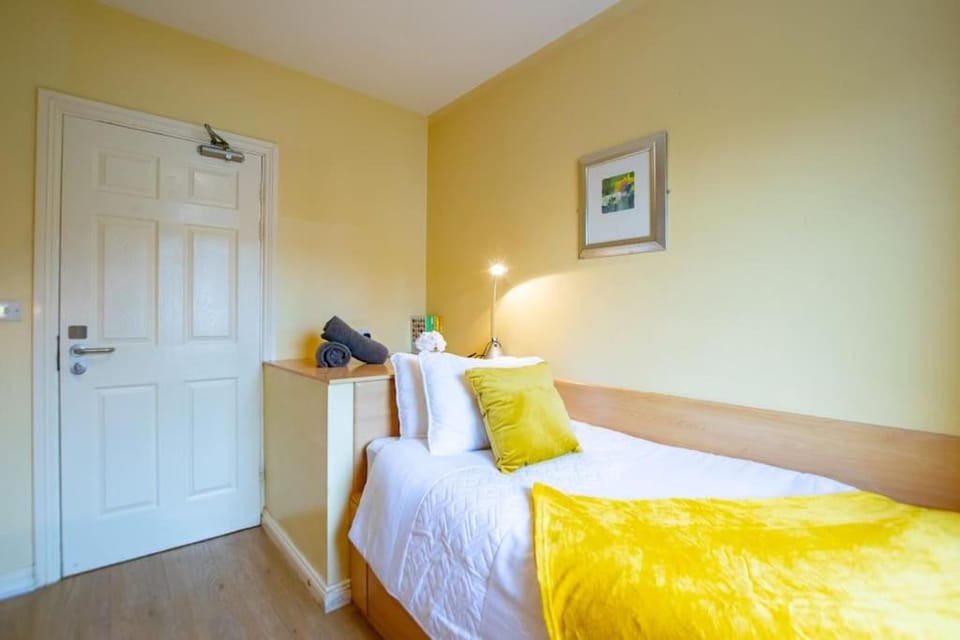 18 - Superb Duplex by Shortstays House in Galway