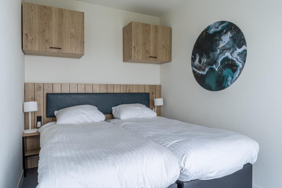Bed, Photo of the whole room, Decorative detail, Bedroom