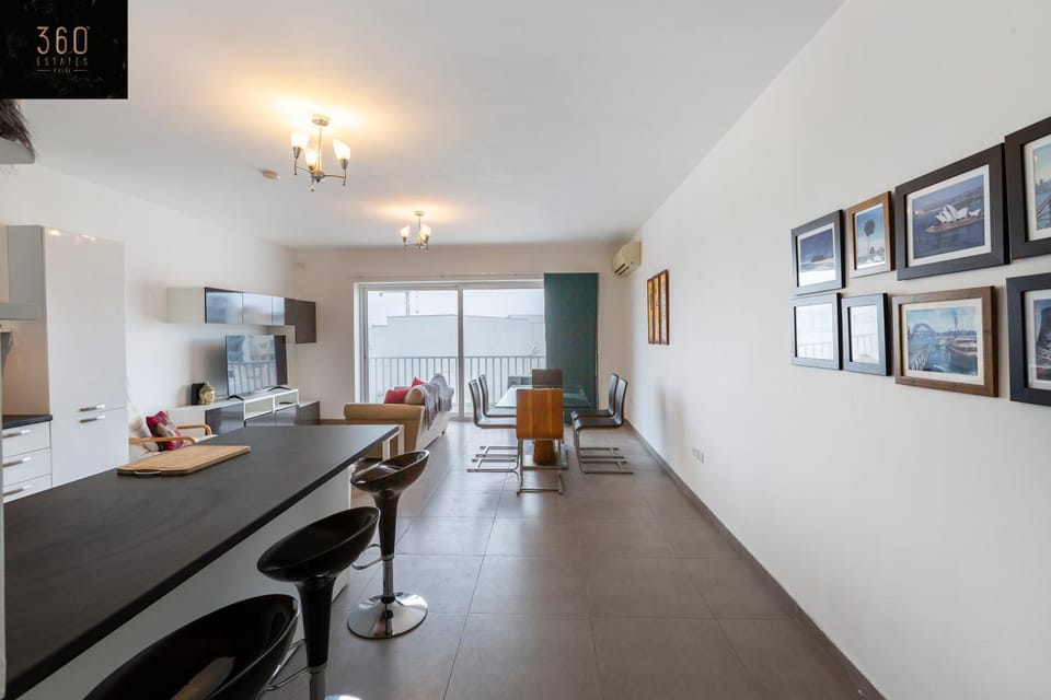 TV and multimedia, Kitchen or kitchenette, Living room, Seating area, Dining area, minibar