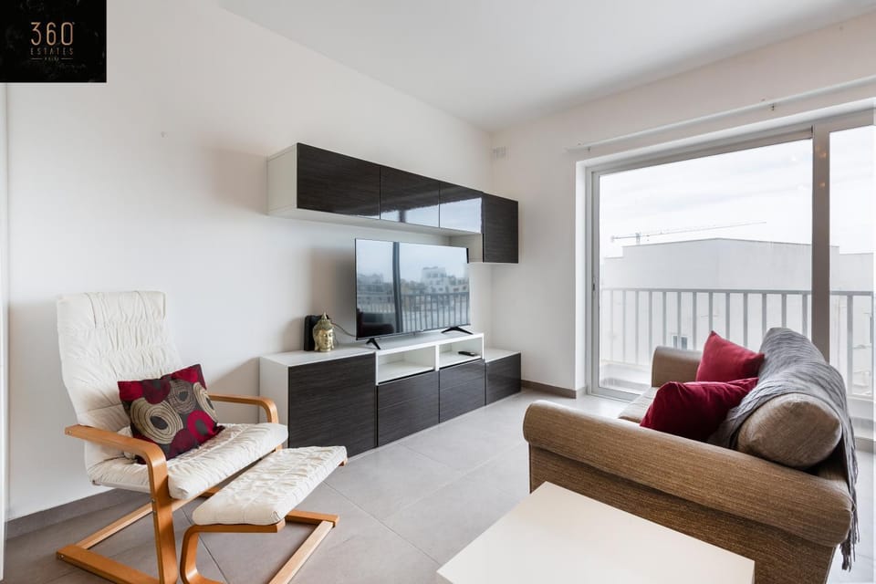Communal lounge/ TV room, TV and multimedia, Living room, Seating area, Evening entertainment