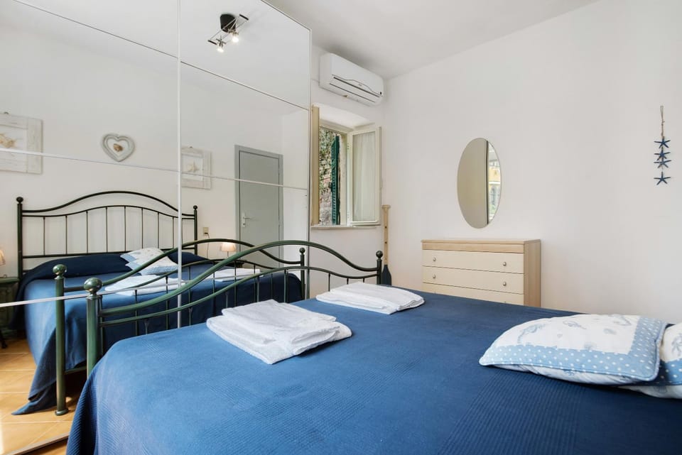 Property building, Living room, Bedroom