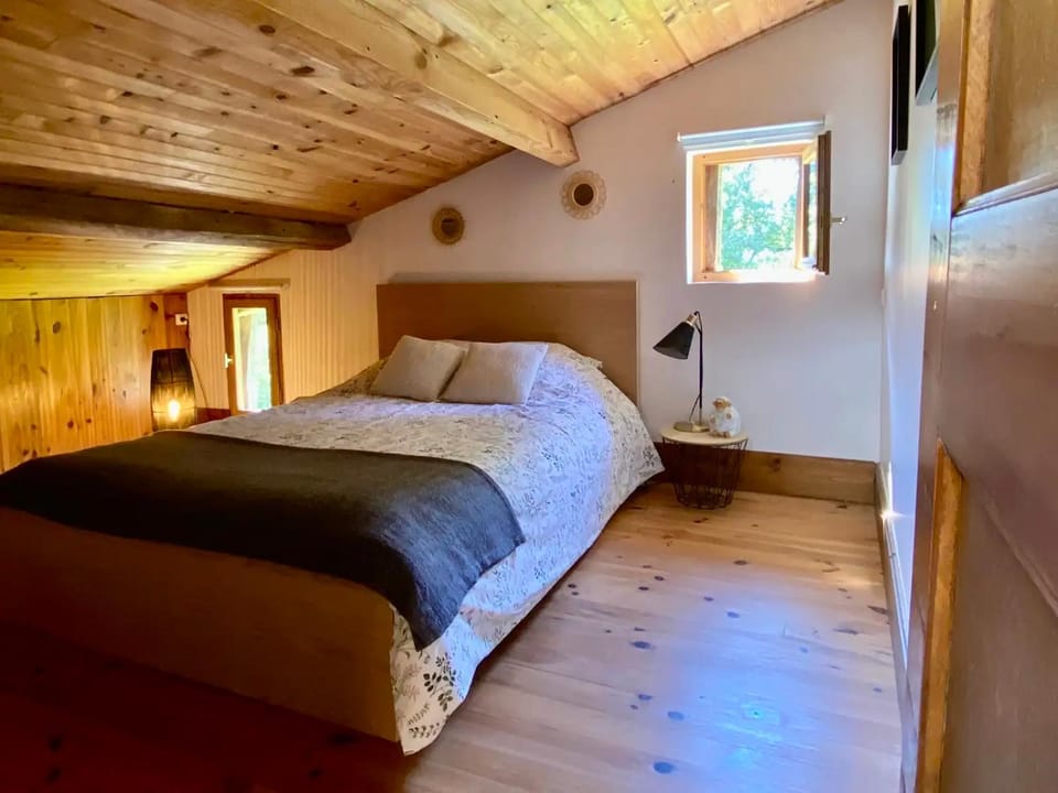 Bed, Photo of the whole room