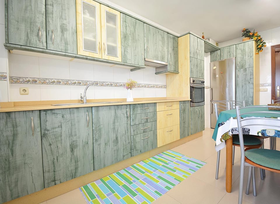 Kitchen or kitchenette, Dining area, pet friendly, stove