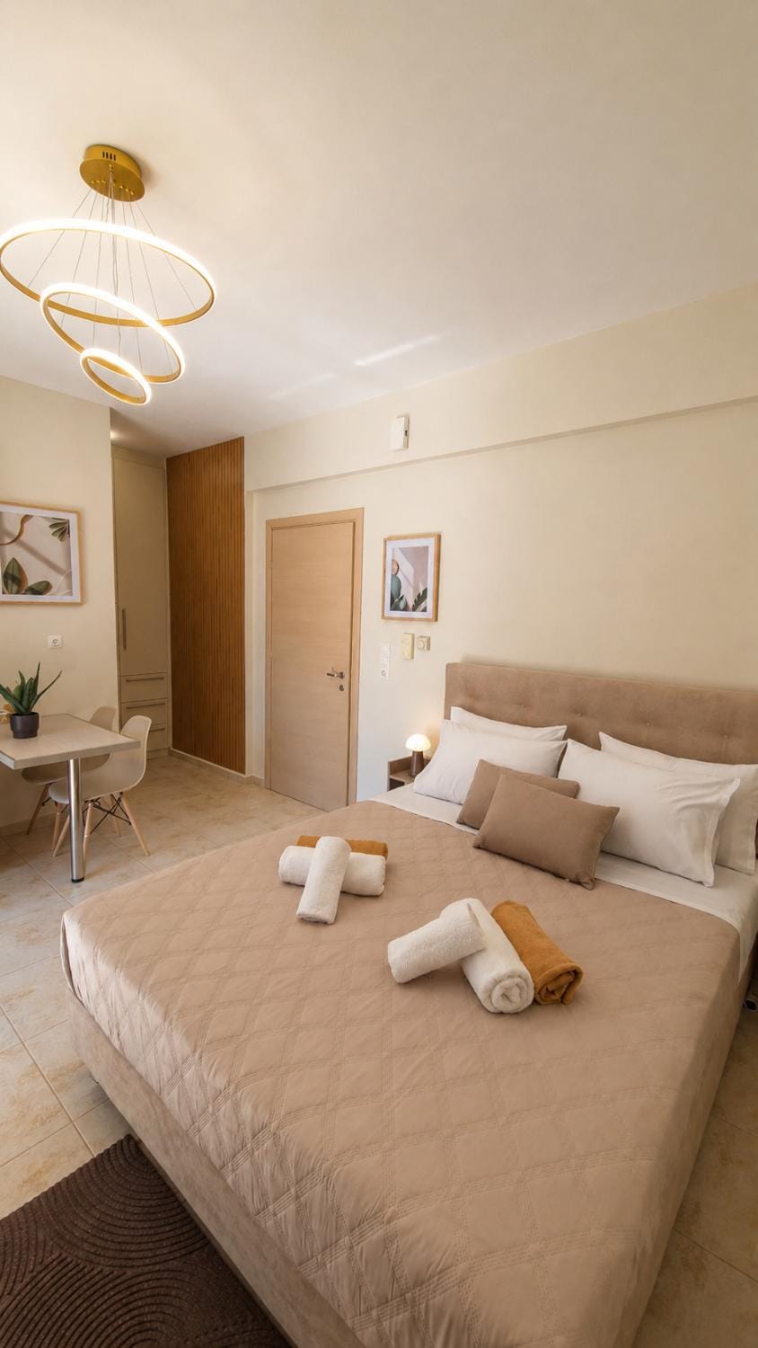 Bed, Photo of the whole room, towels