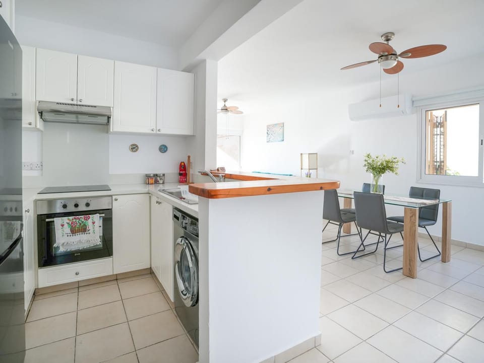 Dining area, kitchen