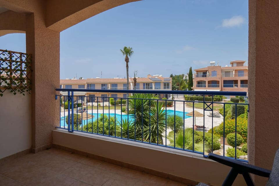 Property building, Balcony/Terrace, Pool view, Swimming pool