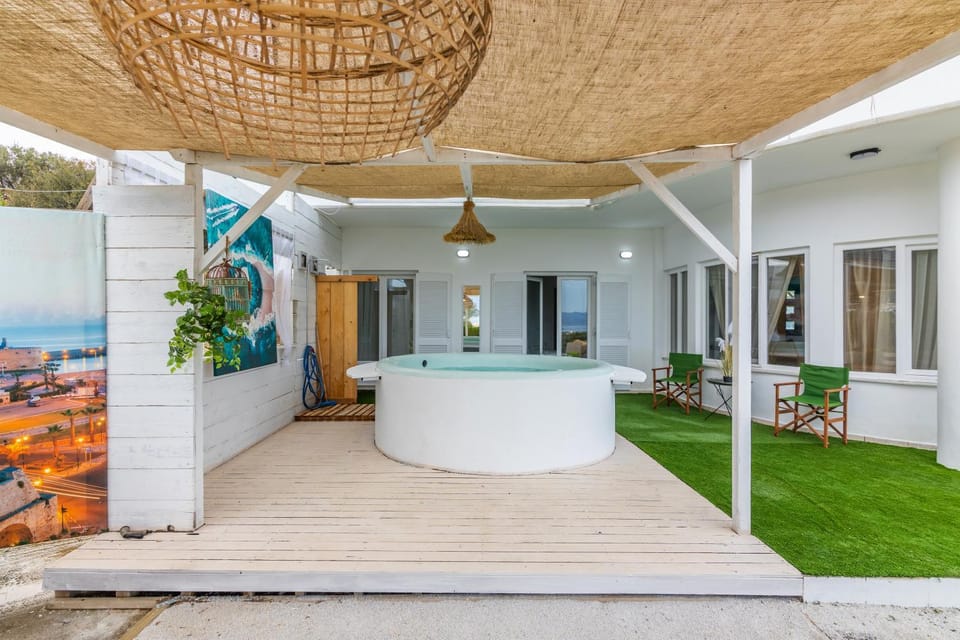 Patio, Garden, Hot Tub