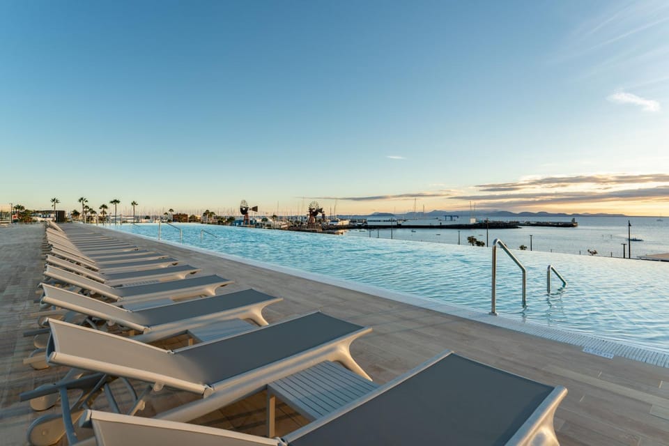 Swimming pool, sunbed