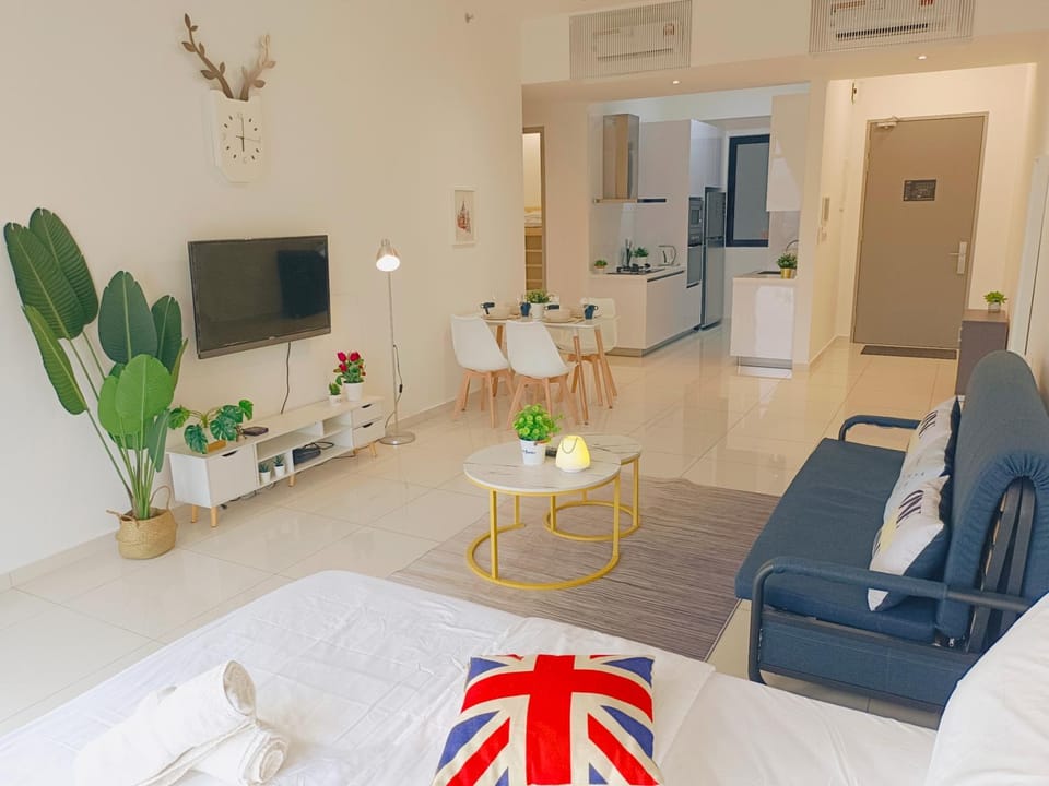 Rooftop Pool, Up to 8 Pax, 2 Bedrooms, 2 Bathrooms, 2 Car Parks by Star Home Apartment in George Town