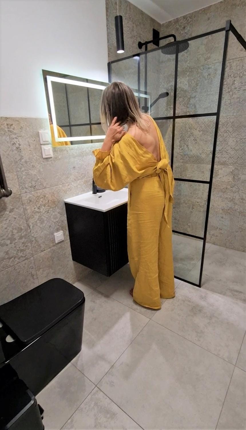 People, Bathroom