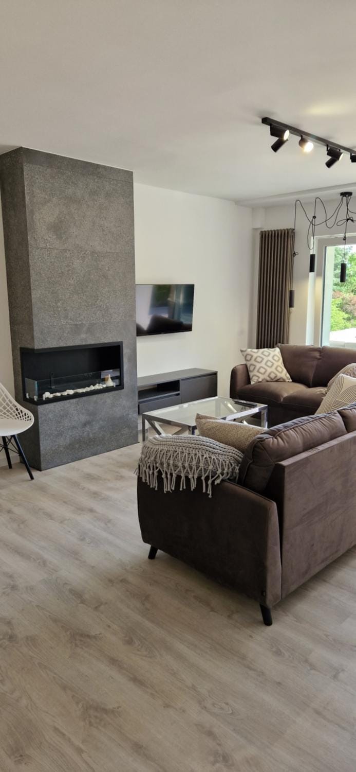 TV and multimedia, Living room, Photo of the whole room, Seating area, Evening entertainment