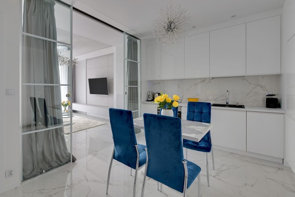 TV and multimedia, Kitchen or kitchenette, Seating area